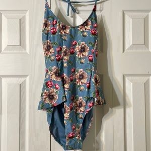 Vigoss one piece ruffled swimsuit. New With Tags Size Medium